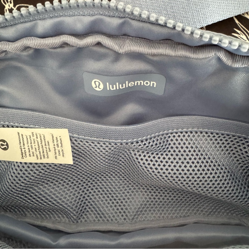 NWOT Lululemon Everywhere Belt Bag - Picture 5 of 8